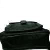 mochila de piel color negra